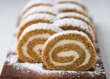 How to Make An Easy Pumpkin Roll
