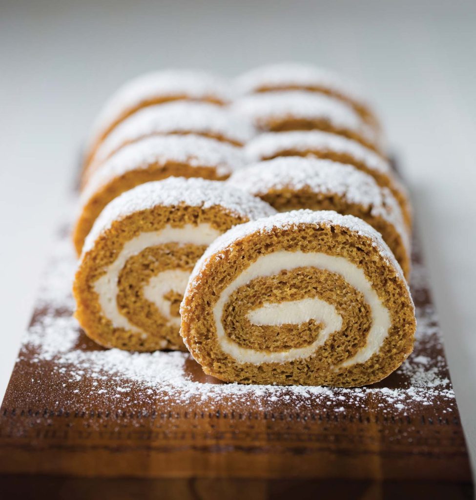 How to Make An Easy Pumpkin Roll