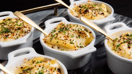 cacio-e-pepe-macaroni-and-cheese prepared by Wolfgang Puck catering; Courtesy Academy of Motion Picture Arts and Sciences