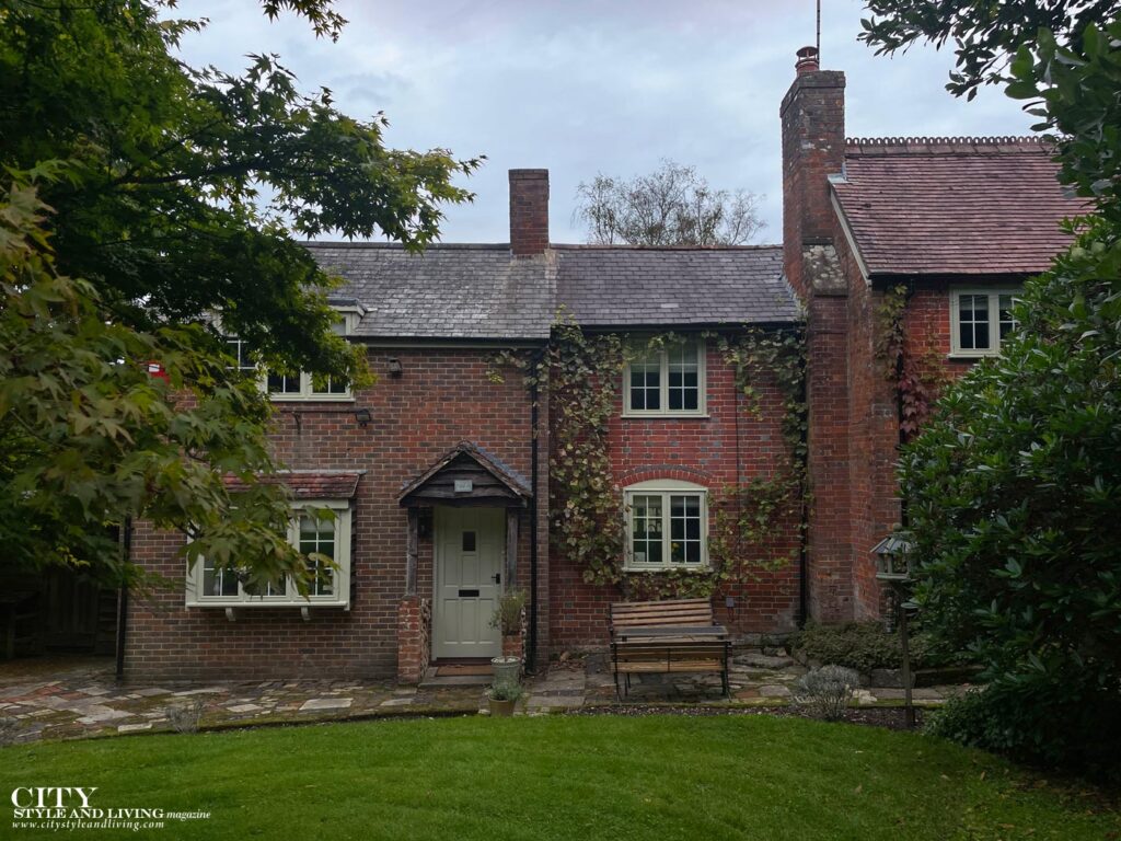 City Style and Living Winter 2024/2025 VRBO New Forest Cottage England Exterior refurbished