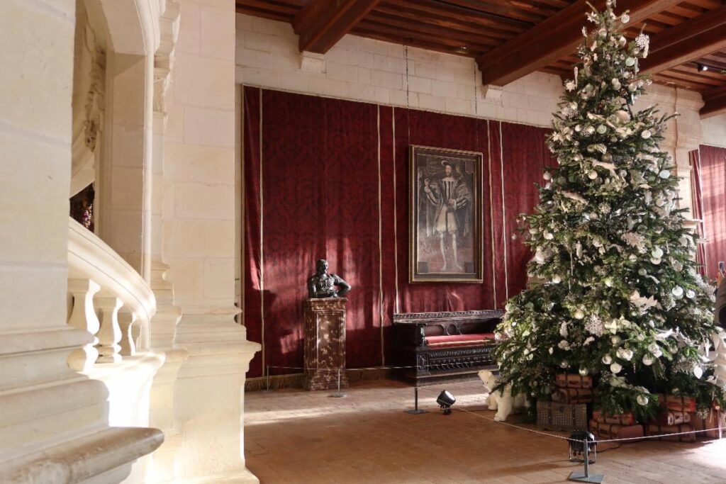 Chateau-Chenonceau City Style and Living Christmas in Loire Valley Tree decorated