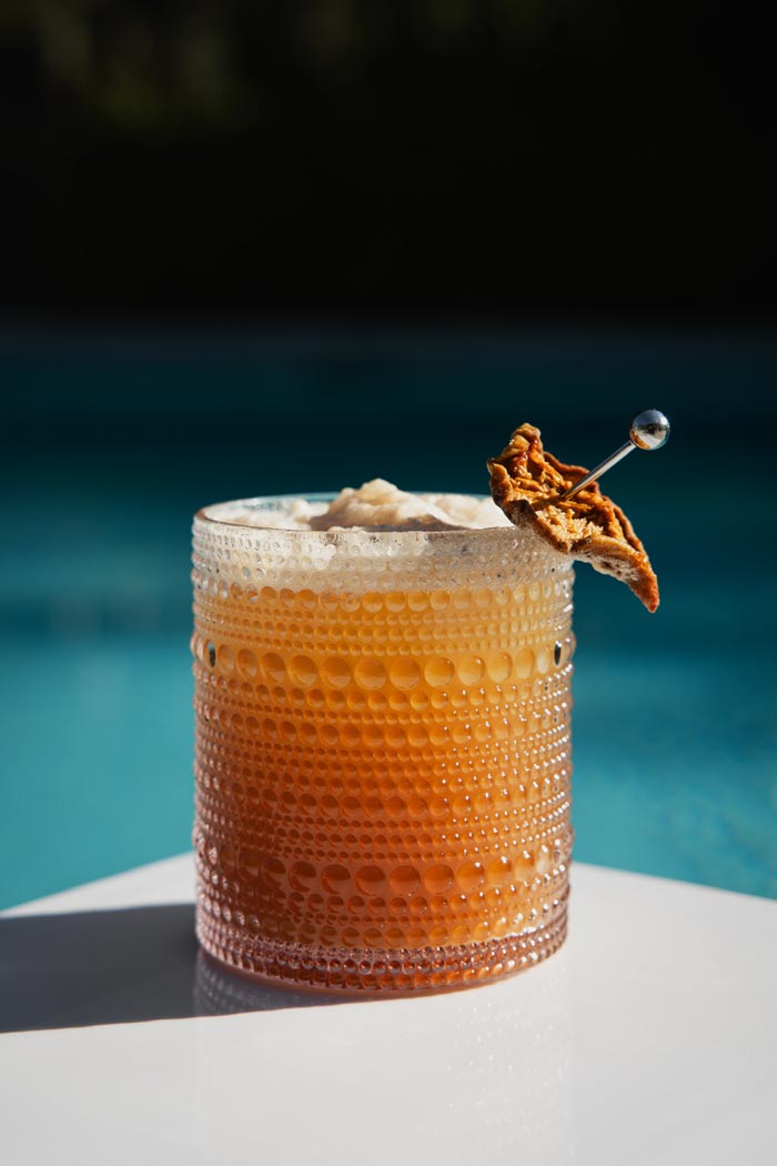 Summer Cocktails: How To Make a Peach, Rooibos & Basil Mocktail (Peach Sour)